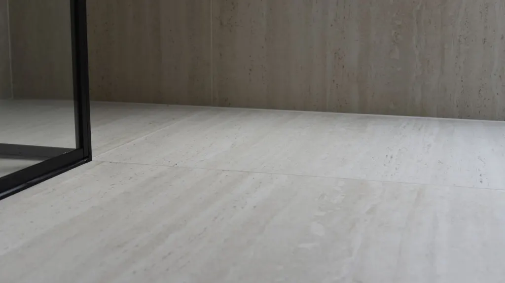Badkamer natuursteenlook Ommen